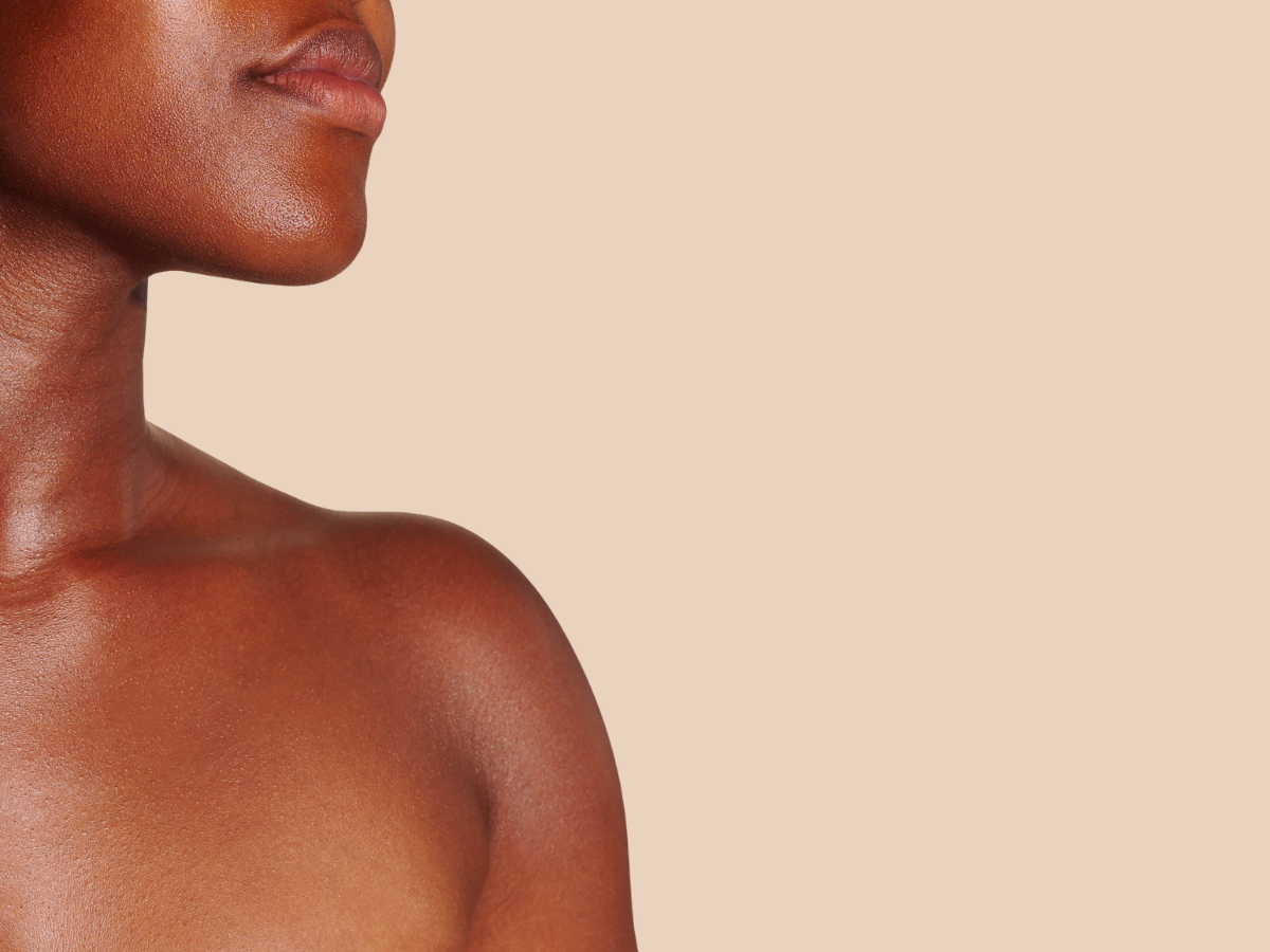 A close up of a woman's neck and shoulders.